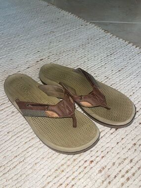 Sperry Bluefish flip flops